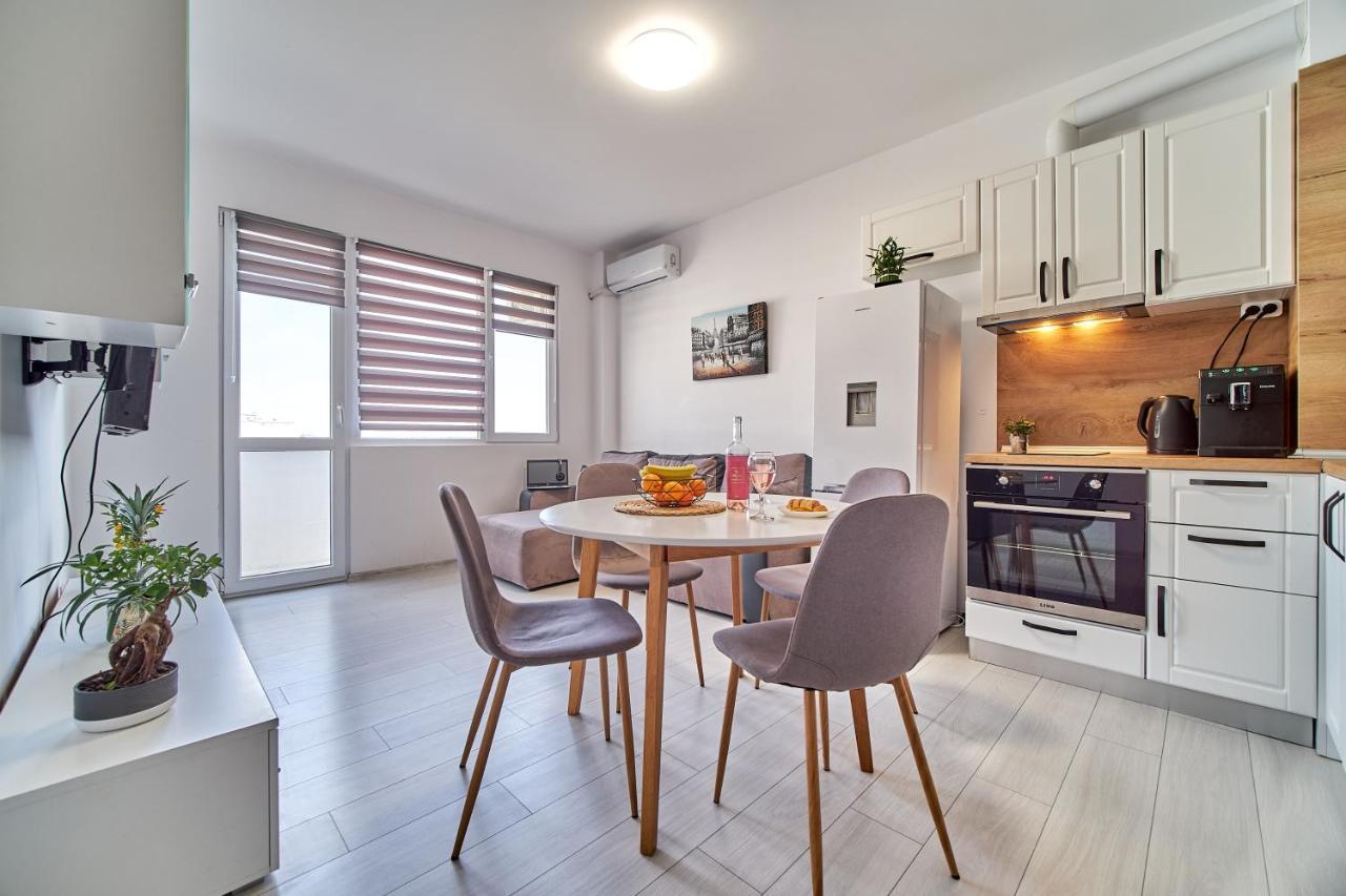 Cozy Apartment With Balcony On The Black Sea- Part Of The Family 'Vicki Apart Varna Exteriér fotografie